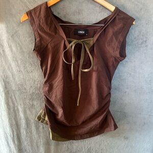 Cider Brown Top with Green Tie Accent